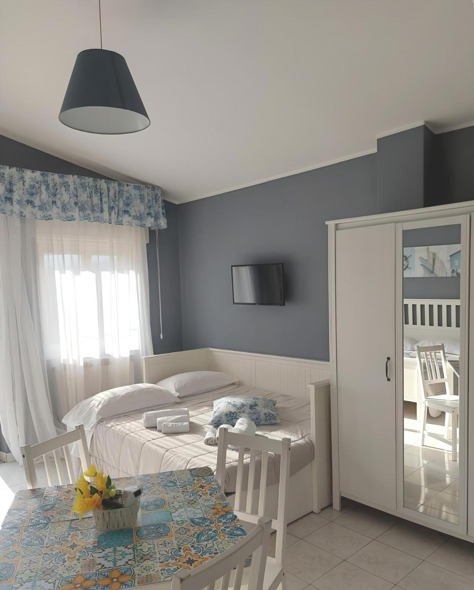 Villa Nadira Giardini Naxos Esterno foto